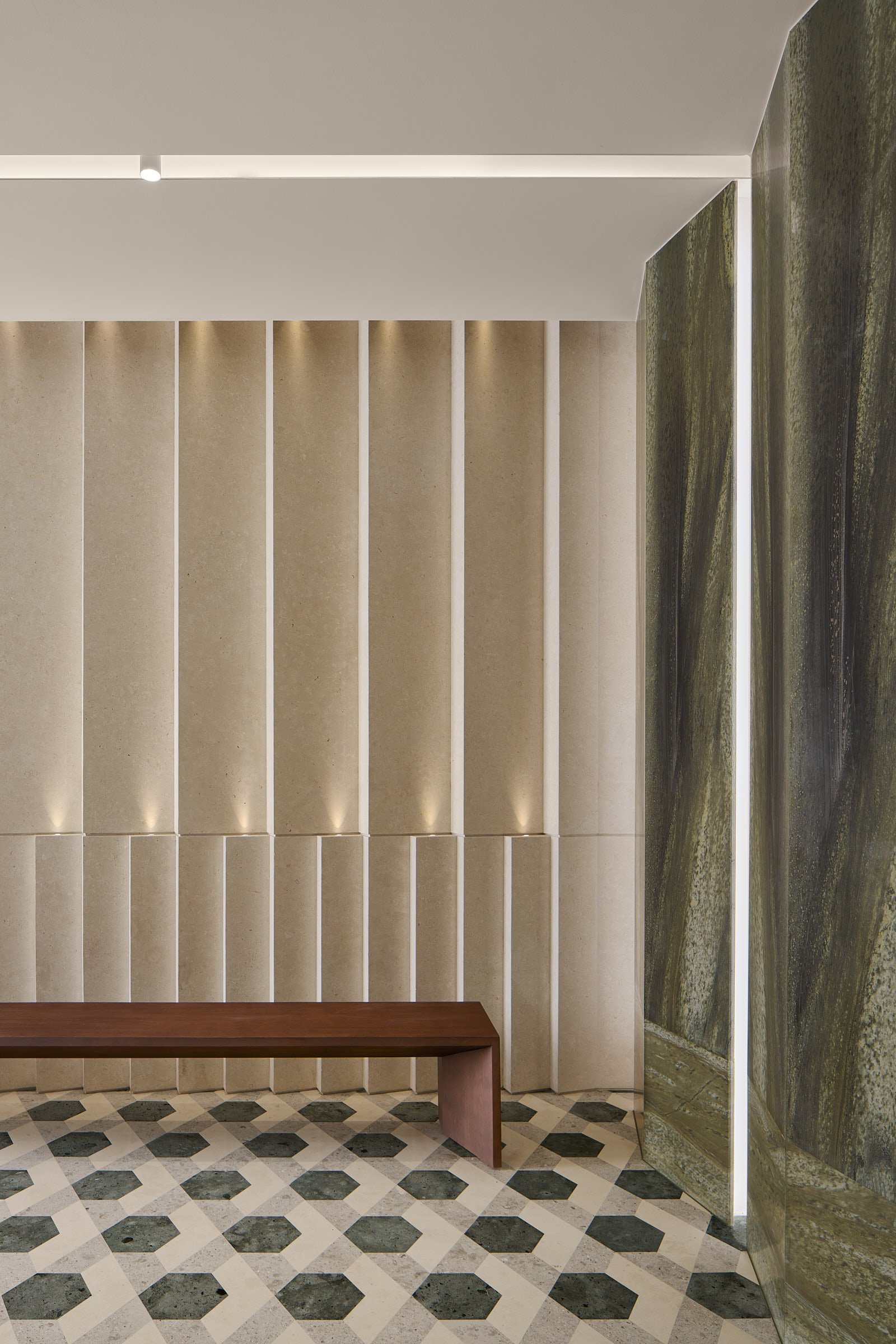 Sanxin Tower Lobby / LYNINC