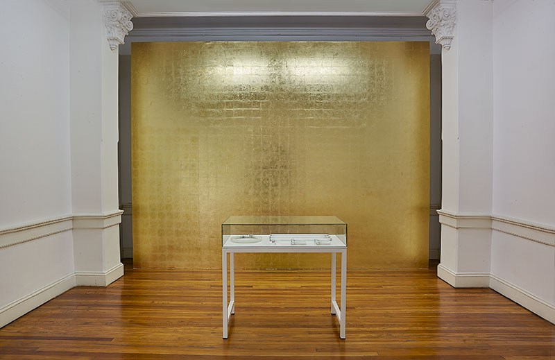  Stolen Light (Abstracto en Dorado), 2013  Courtesy Colección Ignacio Liprandi, Buenos Aires 