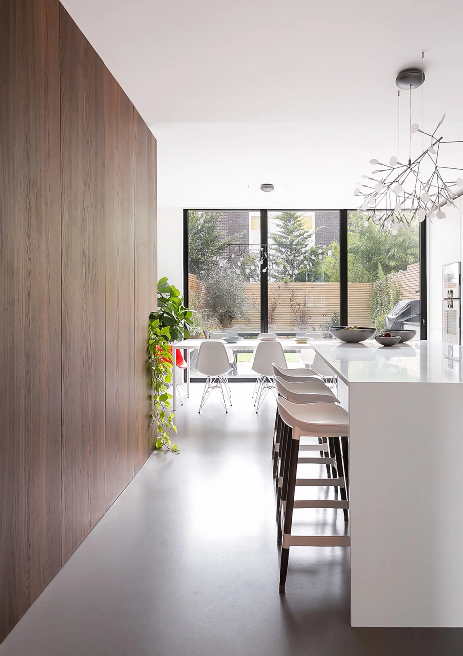 WilliamTozerAssociates_StructuralistEstates2_kitchen-dining-garden-island.jpg