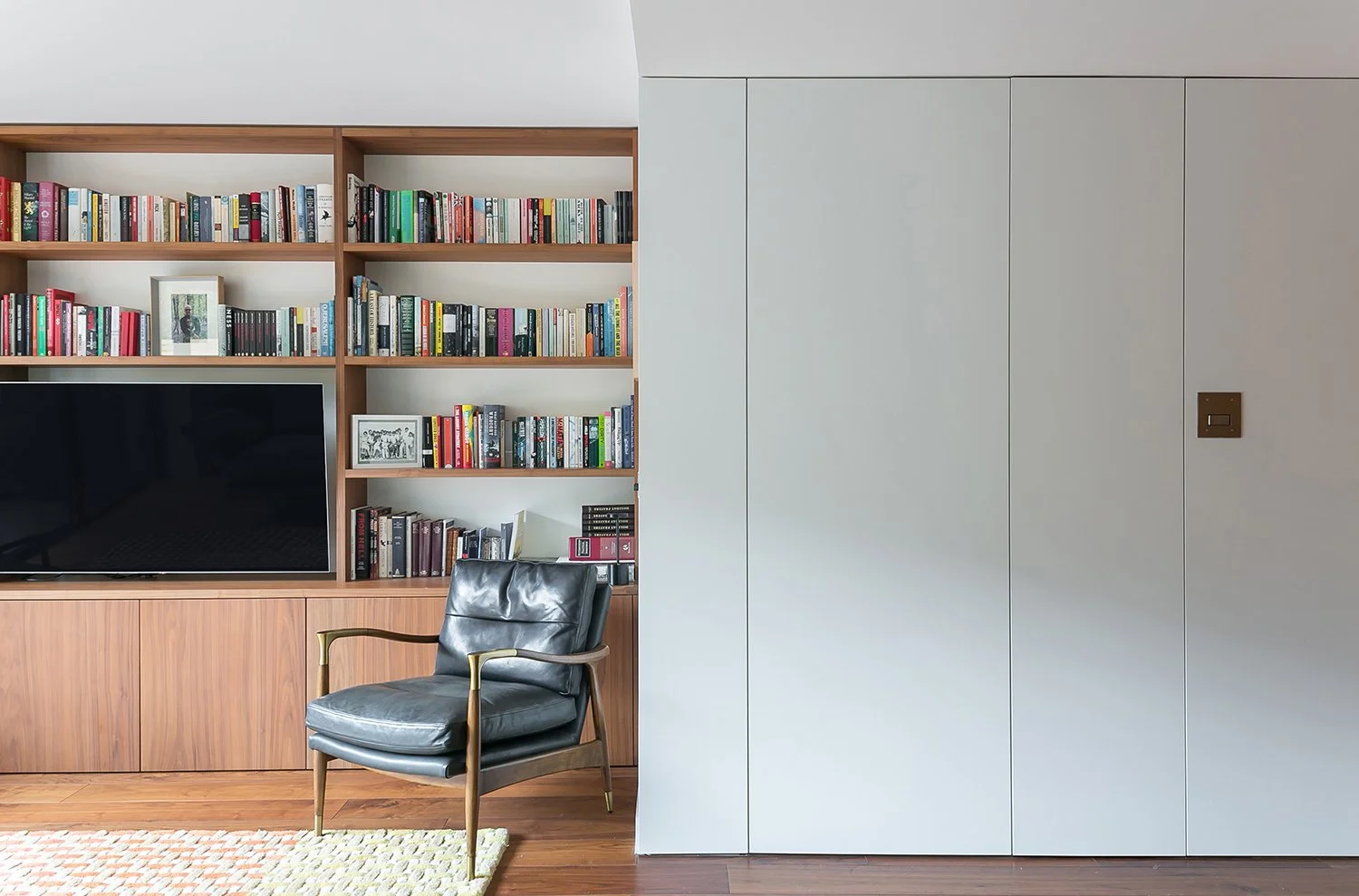 WilliamTozerAssociates_StructuralistEstates6_living-room-library-seating.jpg