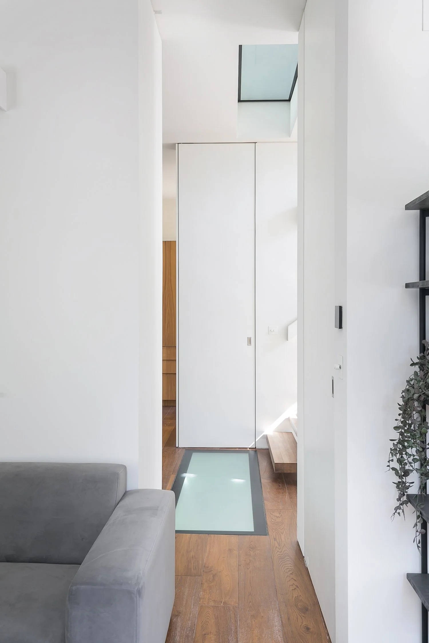 Monument House 06_Williamtozerassociates_pedestrian-loaded-glass.jpg