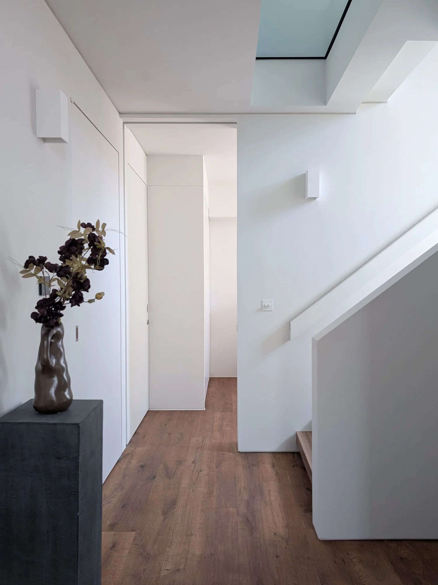 Monument House 07_Williamtozerassociates_basement-pedestrian-loaded-glass.jpg