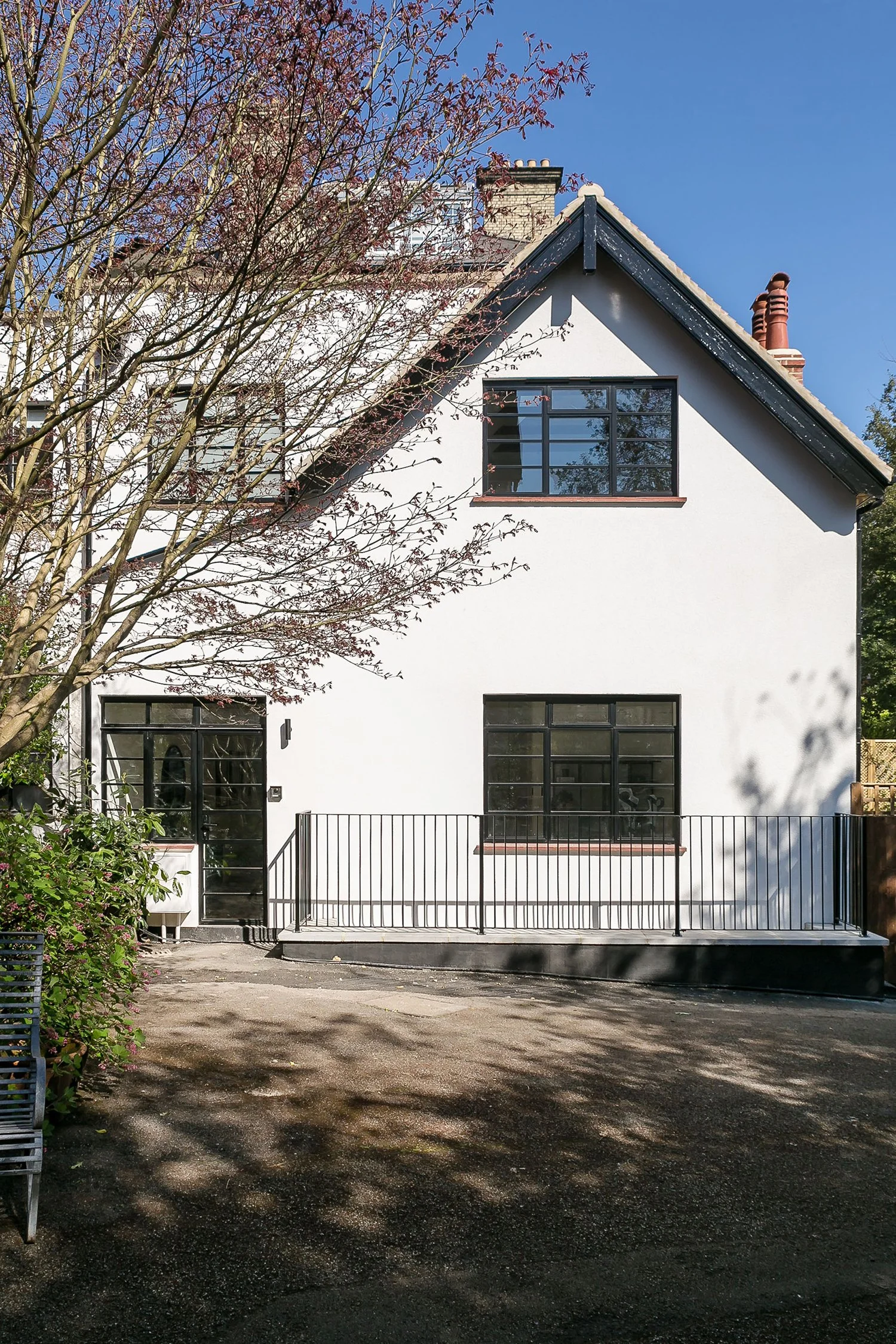 Monument House 12_Williamtozerassociates_exterior-crital.jpg