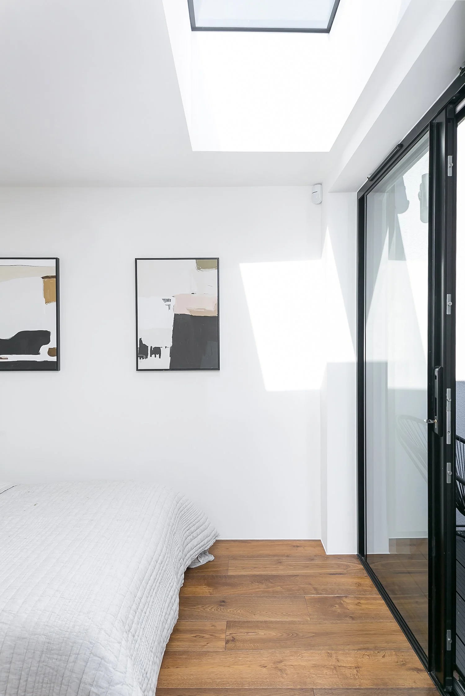 Monument House 17_Williamtozerassociates_bedroom-terrace-rooflight.jpg