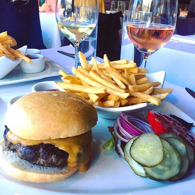 Sometimes you just need a burger and to #roseallday especially if your recovering from the weekend ✨
📷: @champagneandcookies
-
-
-
-
-
#garibaldissf #nowrongwaysf #richmonddistrict #marinasf #pacificheights #colevalley #citybythebay #sfliving #sfeat