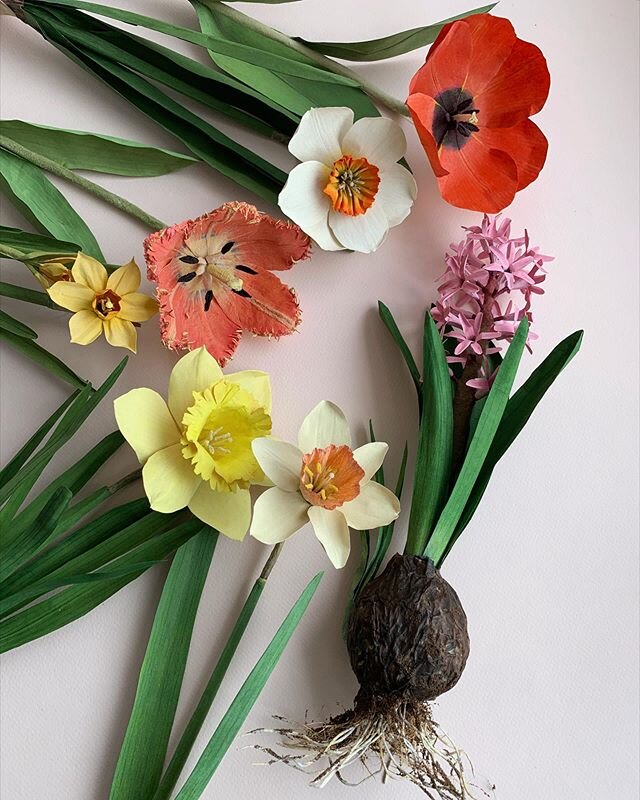 A rainbow of spring paper blooms. How are you all doing? I used to browse beautiful homes and gardens on IG to feel inspired. Now I find myself watching hair cutting posts....It&rsquo;s the ordinary things I most desire these days.
.
.
#woodlucker #a
