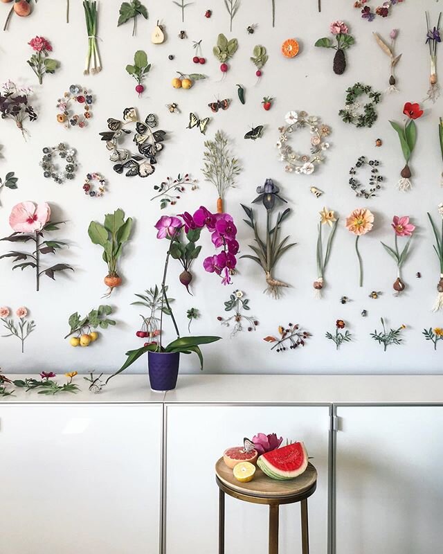 Thanks to those who sent images of my botanical wall at the @kunstmuseum.nl  Tickets are purchased online and the museum is practicing social distancing. I&rsquo;m off to do some gardening this weekend, how about you?
.
.
#woodlucker #annwood #garden