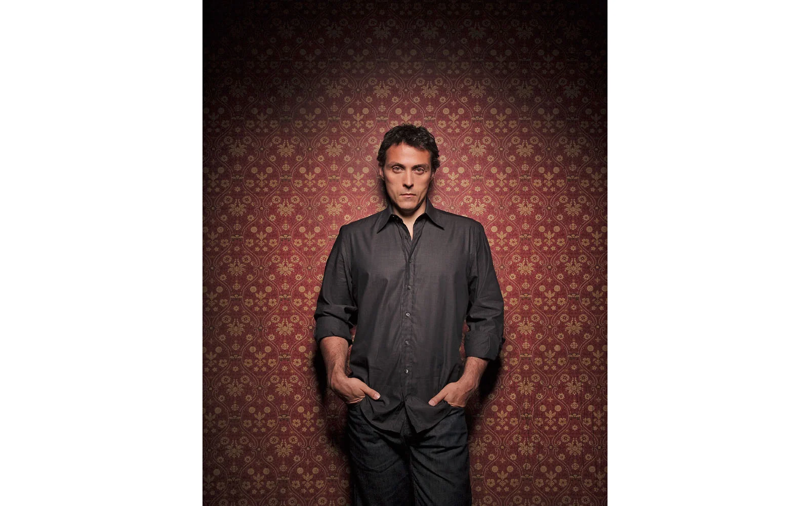 13_rodelio_rufus_sewell_red.jpg