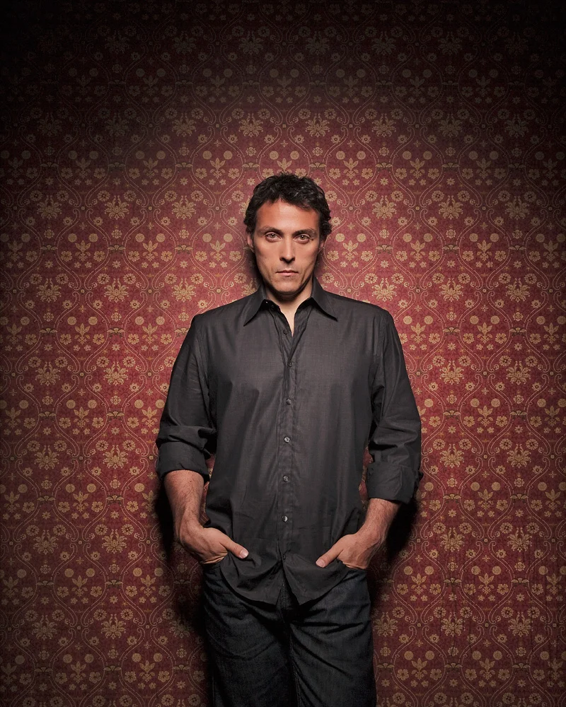 0014_rodelio_rufus_sewell_red.jpg