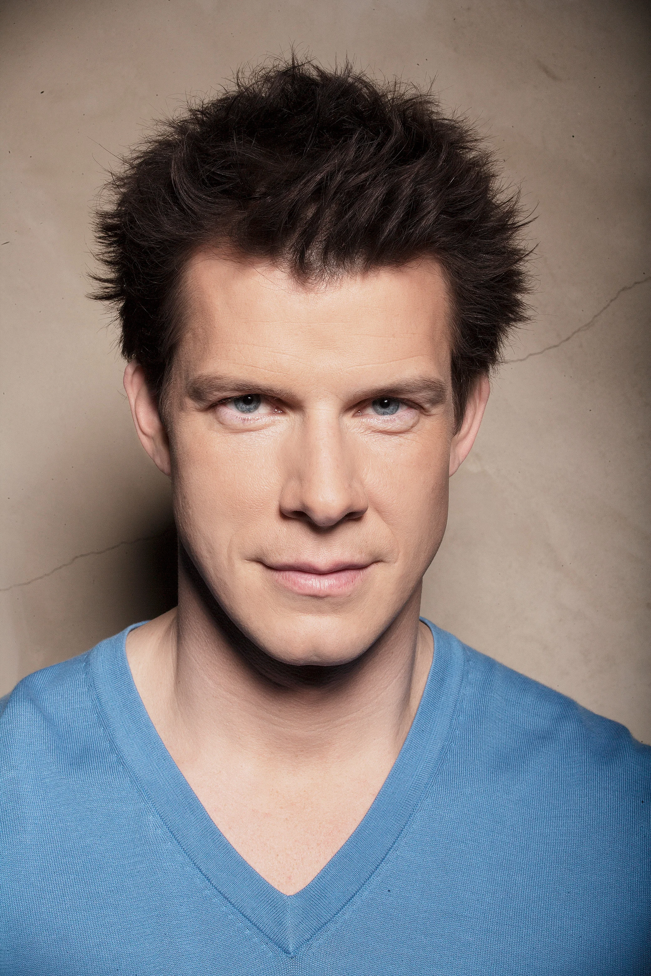 0079_rodelio_eric_mabius.jpg