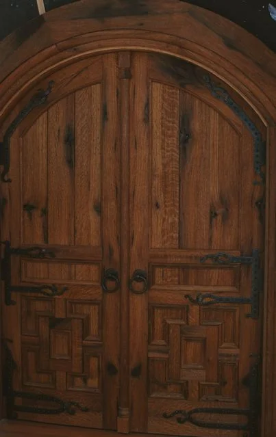 Reclaimed oak shows character marks, deep patina and tight grain patterns. These doors are both arched and curved to meet the circular walls of this meditiaion center. D25