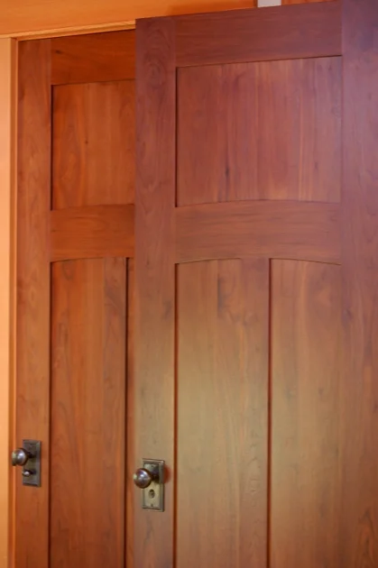 Matching walnut interior doors. D52