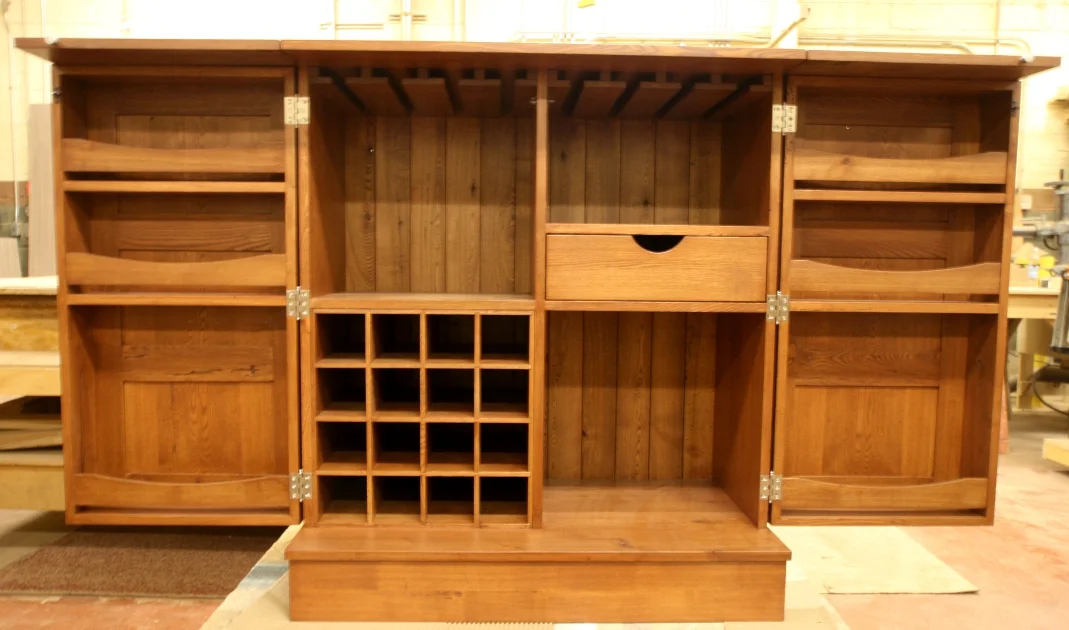 A mobile "bar" opens to form a longer top and reveal wine/sprit storage areas. W7