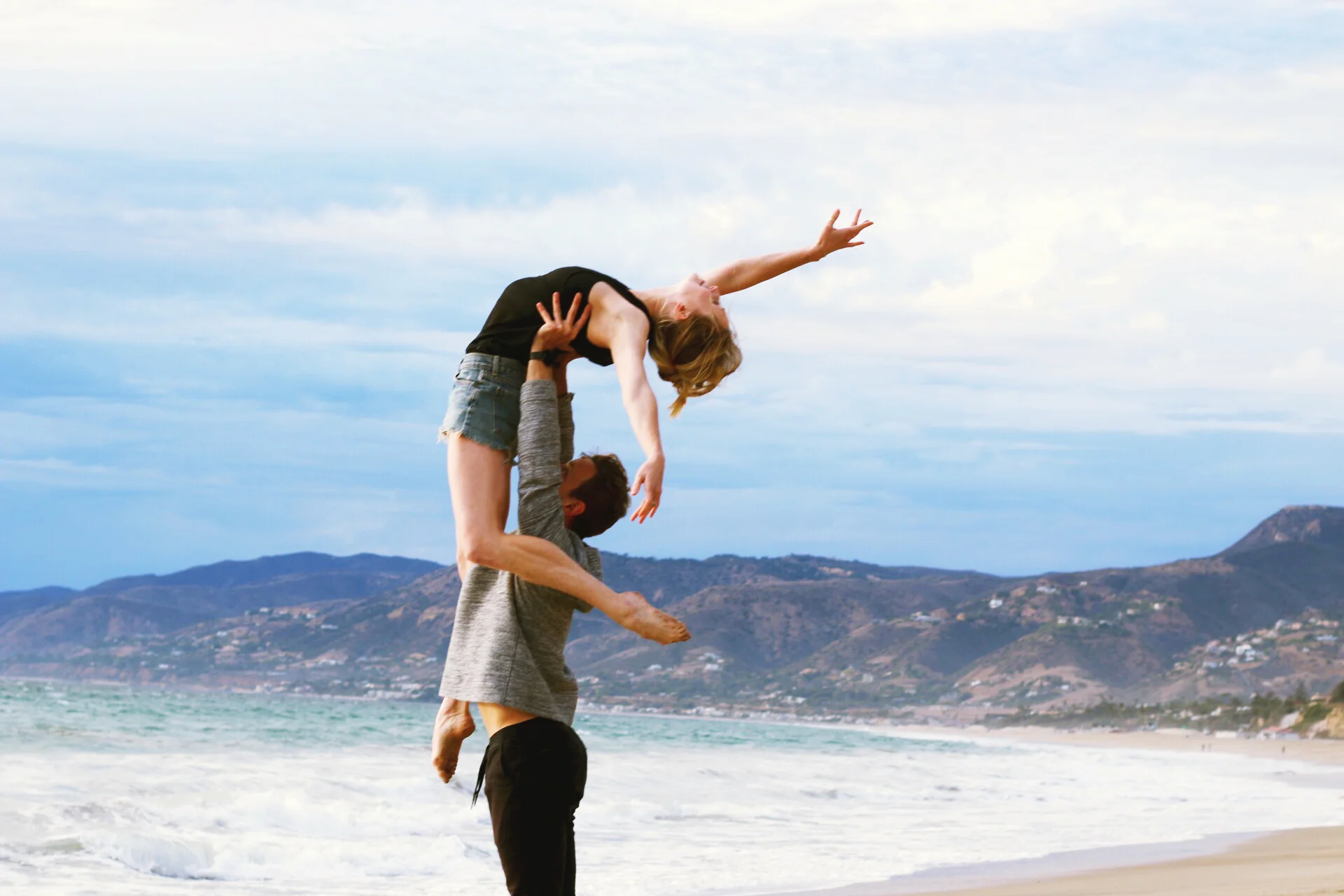 Viva Momix // Malibu, CA Smothers Theatre