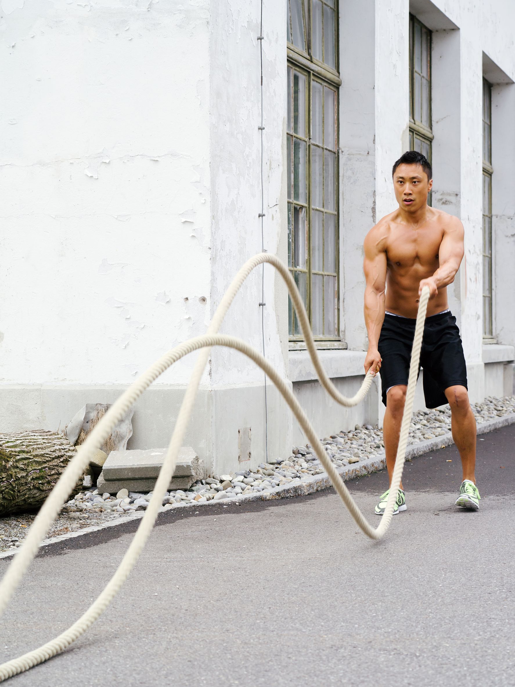 Man exercising with battle ropes