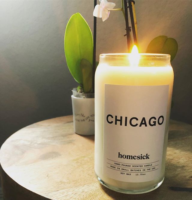 Sometimes you come home to a surprise package from a really awesome friend and it makes your entire 2019. #chicago #chicagoan #smellslikechicago #candle #chicagogirl #homesick #homesickcandles