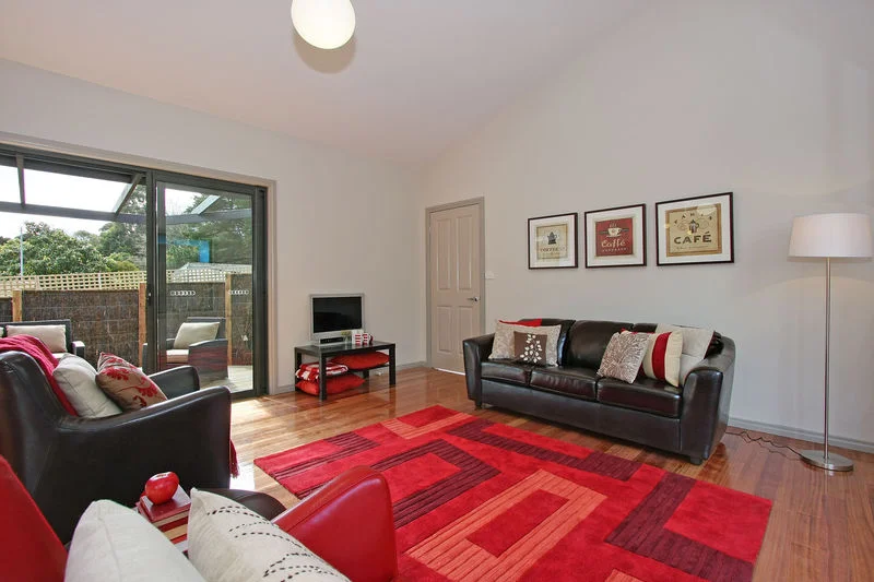 011 - Open2view ID232925 - 1_2a Gardner Parade_Mt Evelyn.jpg
