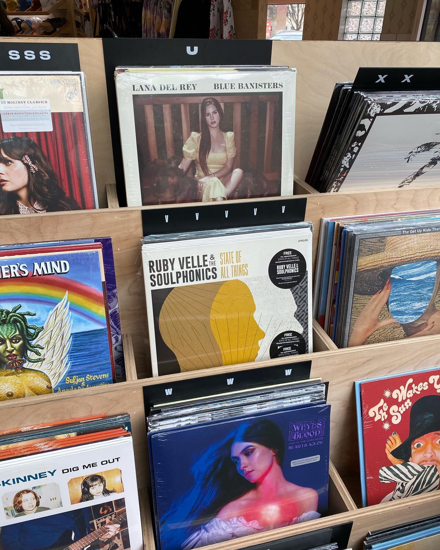 Holy 🤯 soulfam Batman, what a way to start the new year! @mistermind finding our  #vinyl LP front and center on the shelf at @urbanoutfitters #atl 🙌🏽🙌🏽🙌🏽 #vinylallday #urbanoutfitters #stateofallthings #atlmusic #atlsoul #onwax #rubyvelle #rub