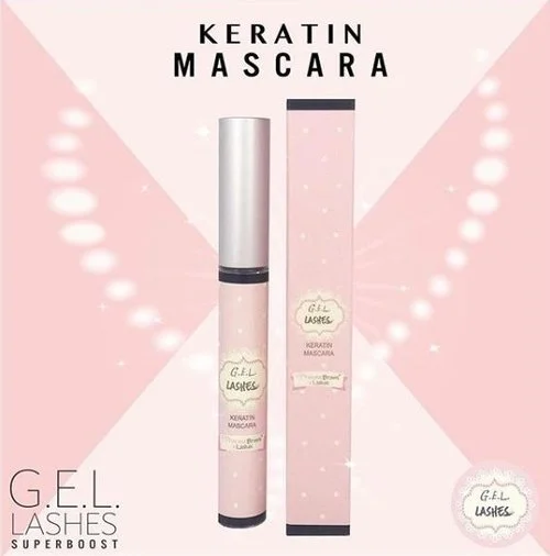 KERATIN MASCARA G.E.L. Lashes Keratin Mascara er et must for de som ønsker å ivareta vippene på beste måte, samt forlenge effekten av G.E.L. Lashes vippeløft behandlingen. Denne transparente, glossy mascaraen kan brukes alene - den kan også brukes som primer under sort mascara - gir fukt og næring, samt styrker vippene. G.E.L. Lashes Keratin Mascara hjelper også vippene med å beholde den løftede og ryddige fasongen, selv etter en god natts søvn