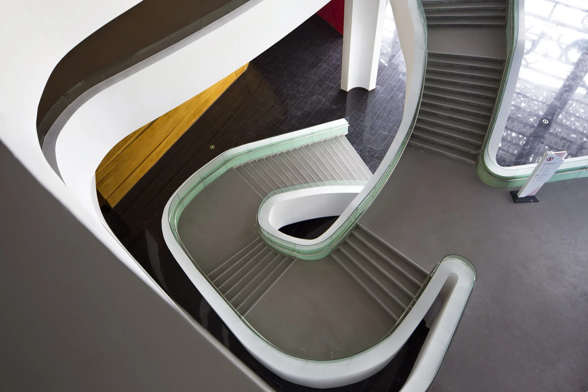 lobby_006.jpg