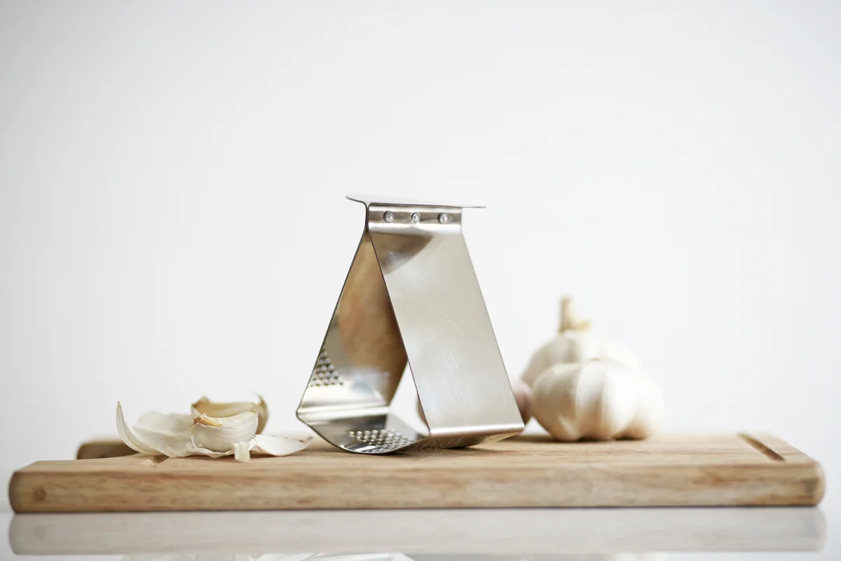 Ribbon Garlic Press - Jankovics Petra 01.jpg