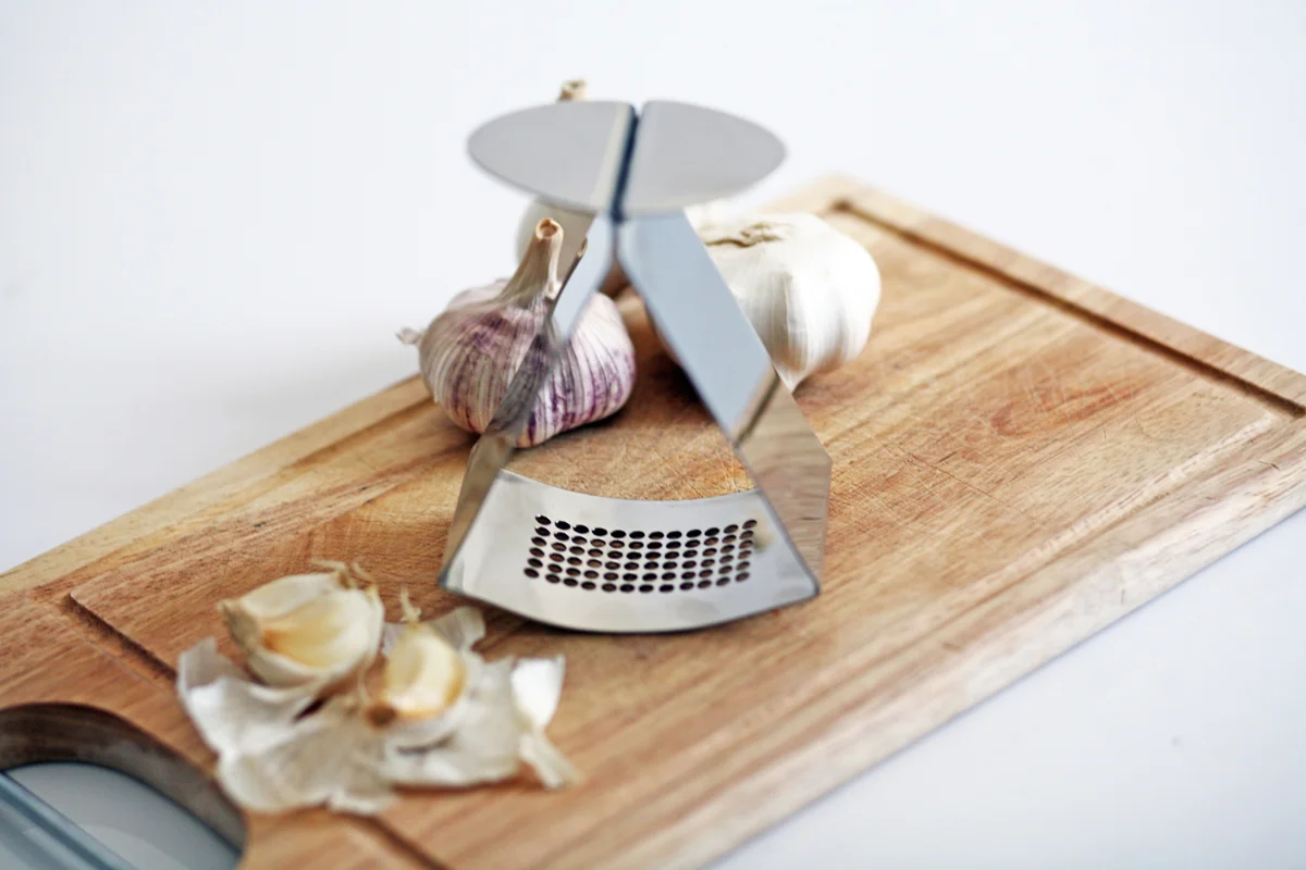 Ribbon Garlic Press - Jankovics Petra 02.jpg