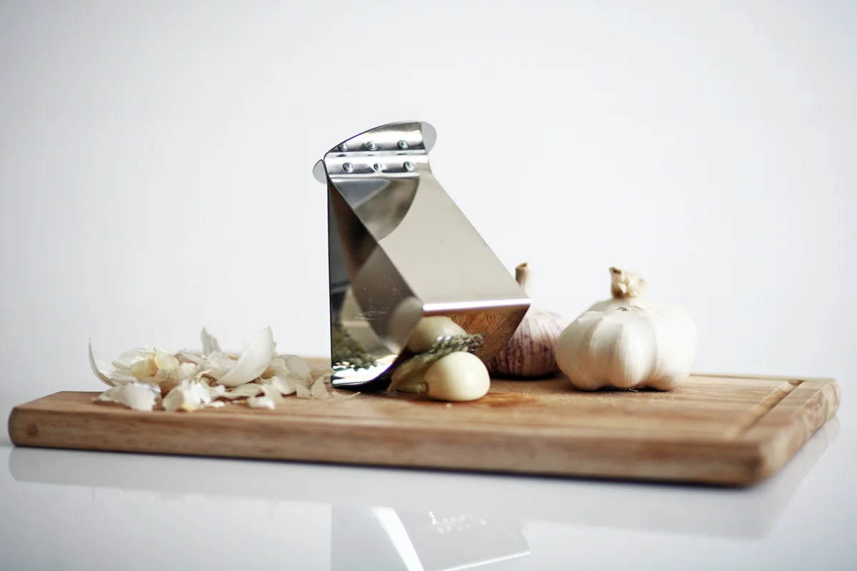 Ribbon Garlic Press - Jankovics Petra 03.jpg