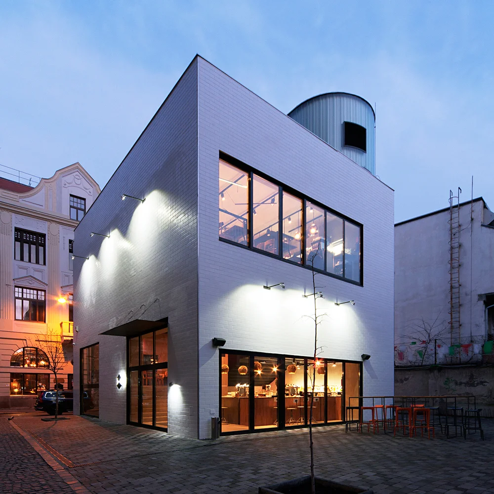 Minusplus - Kocka Bar 01.jpg