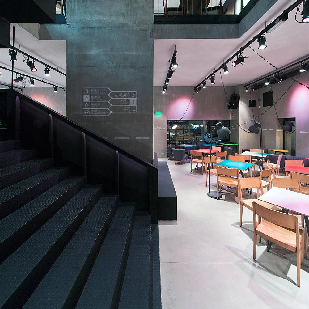 Minusplus - Kocka Bar 05.jpg