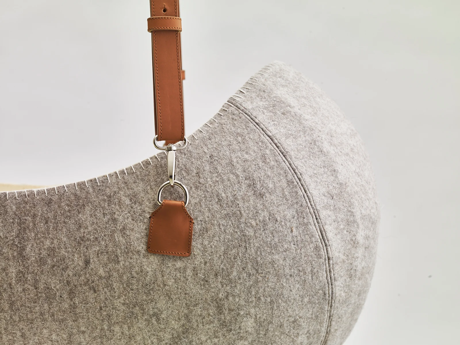 little nest Felt Cradle - Vági Oszkár 04.jpg