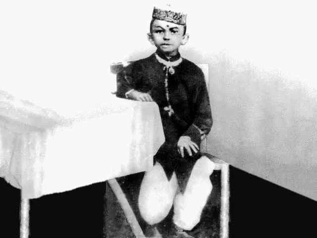 gandhi as a child 2.jpg
