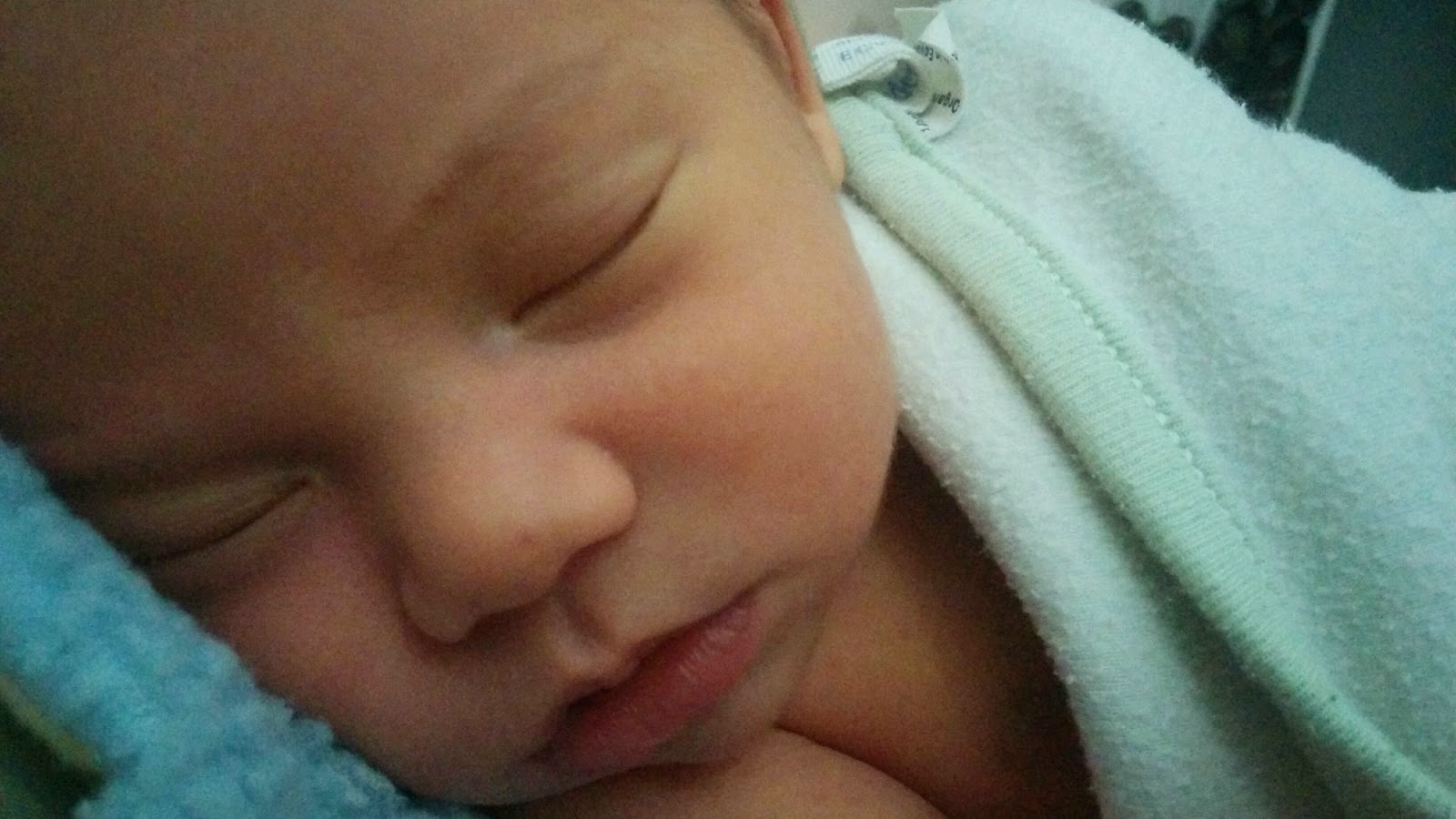 Cahlo Re Moon, 09/30/14 7 lbs, 9 ozs. 20"
