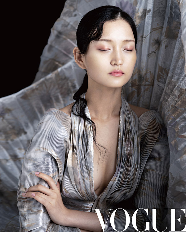 Vogue China Jan 2019 issue. Model: Wangy.