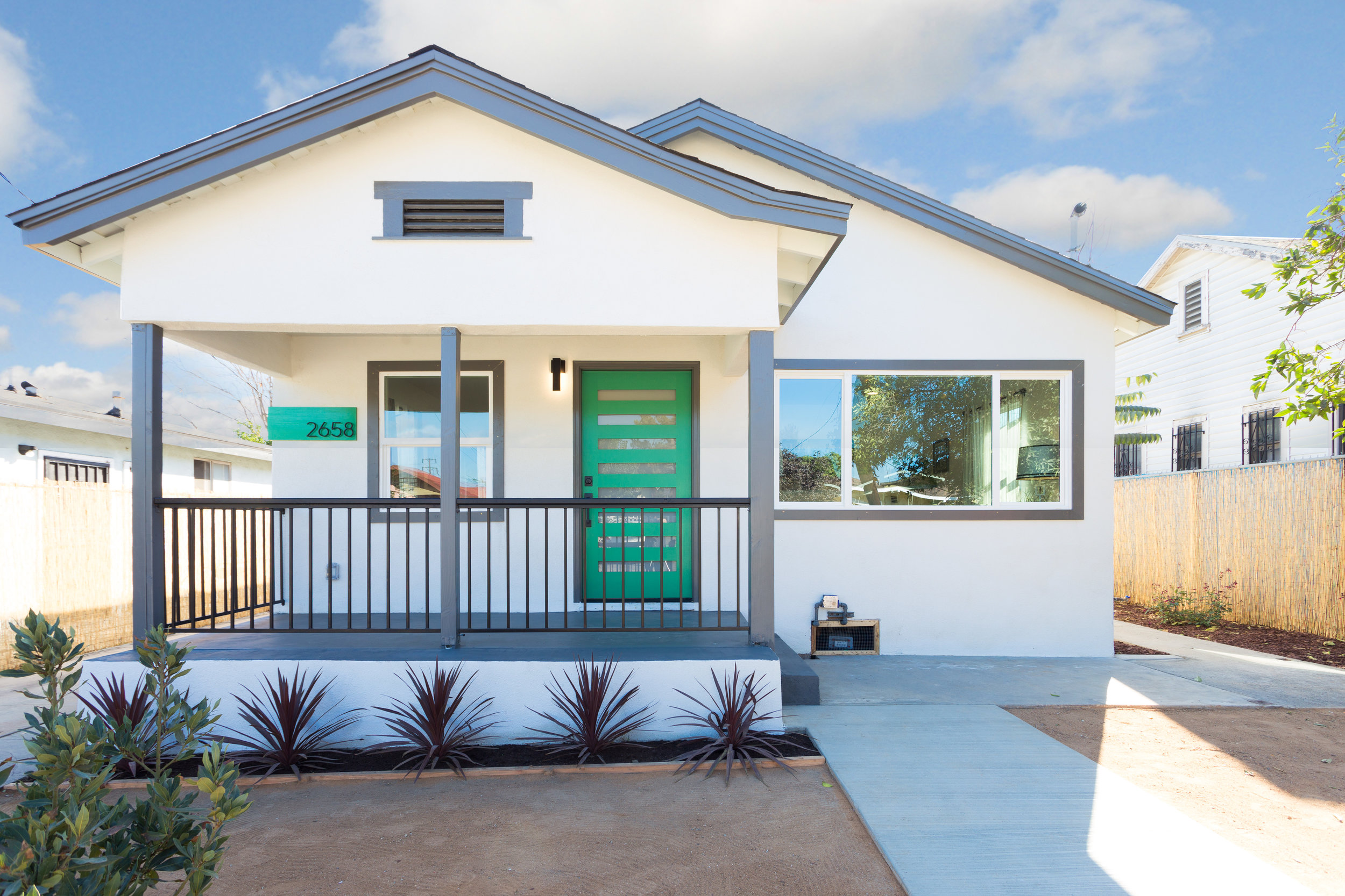 2658 Benedict St - virtuallyherestudios.com-1.jpg