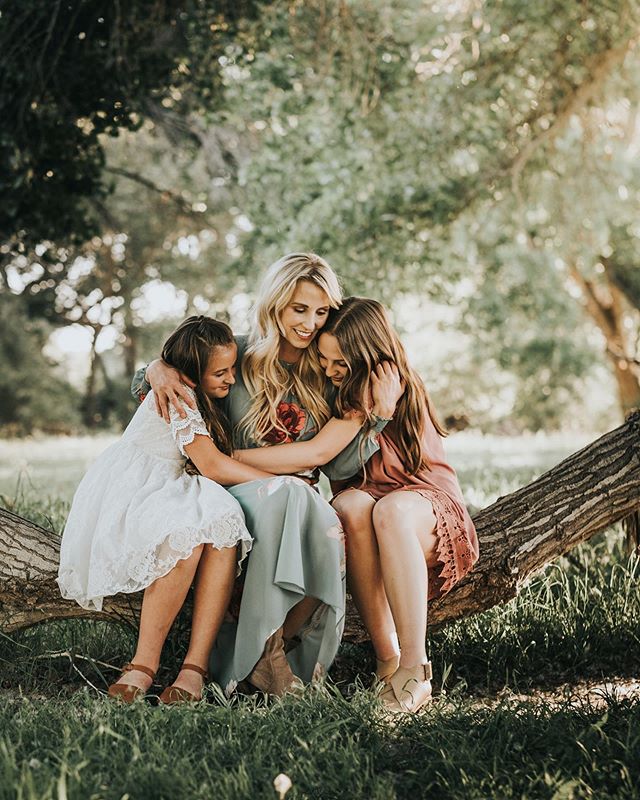 I had a great time capturing the love in this family! Mary has been a good friend of mine for over a decade now so I was obviously excited when she asked if I'd do her pictures. I'm still working on finding a healthy work balance. I have been missing