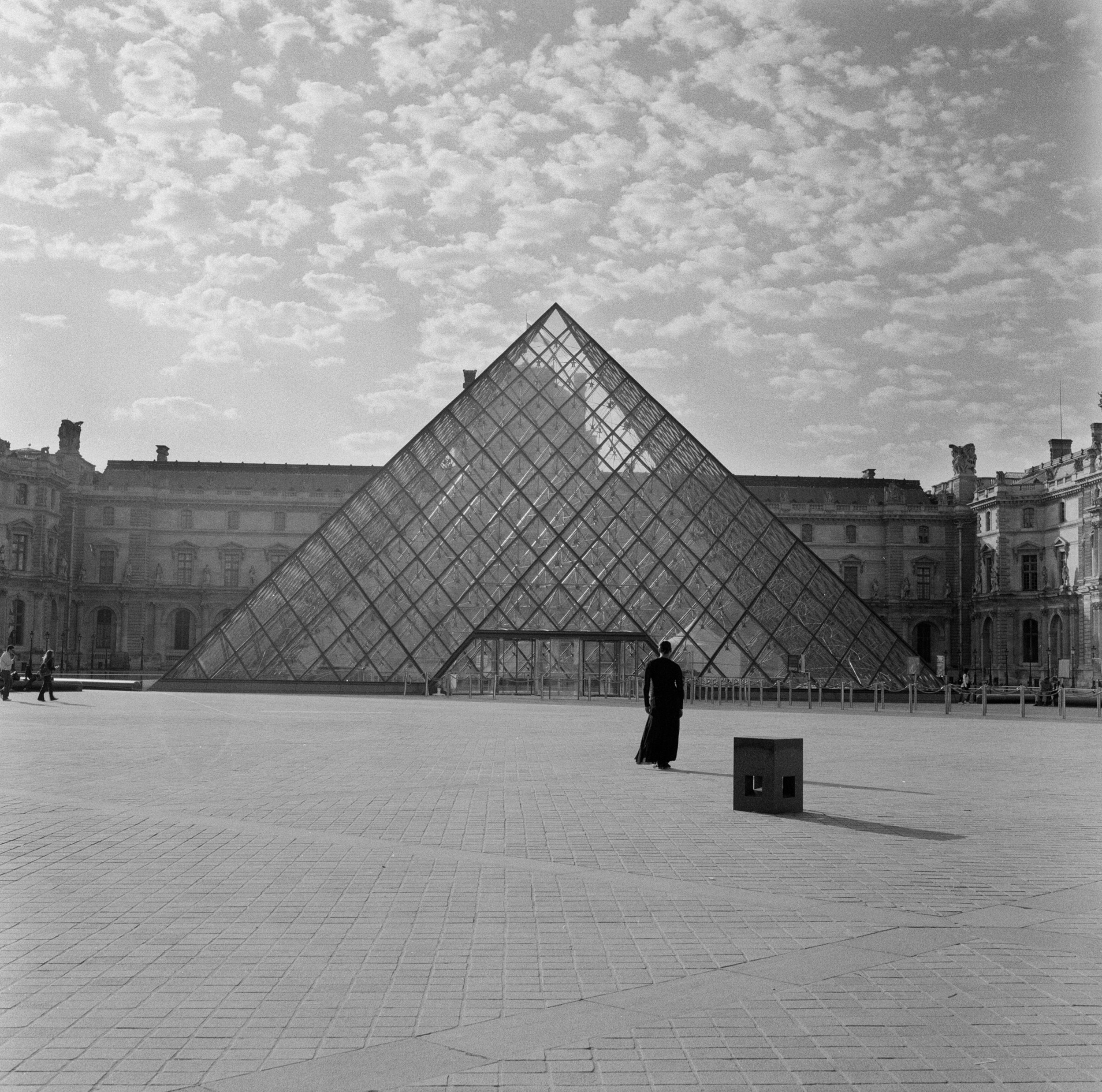 Carrie Mae Weems, The Louvre (from The Museum Series), 2006. Image courtesy of the Studio Museum in Harlem.