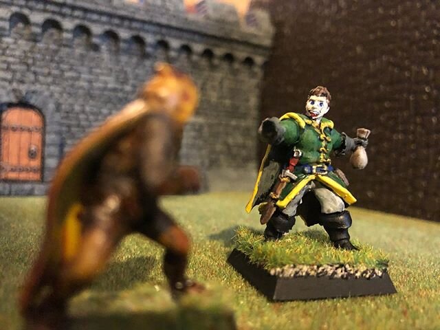 Baron Boltac Lowleaves attempts to bribe is assailant to let him go. #meleeworld #gaming #geek #tabletop #bribe #tulsa #baron #miniature