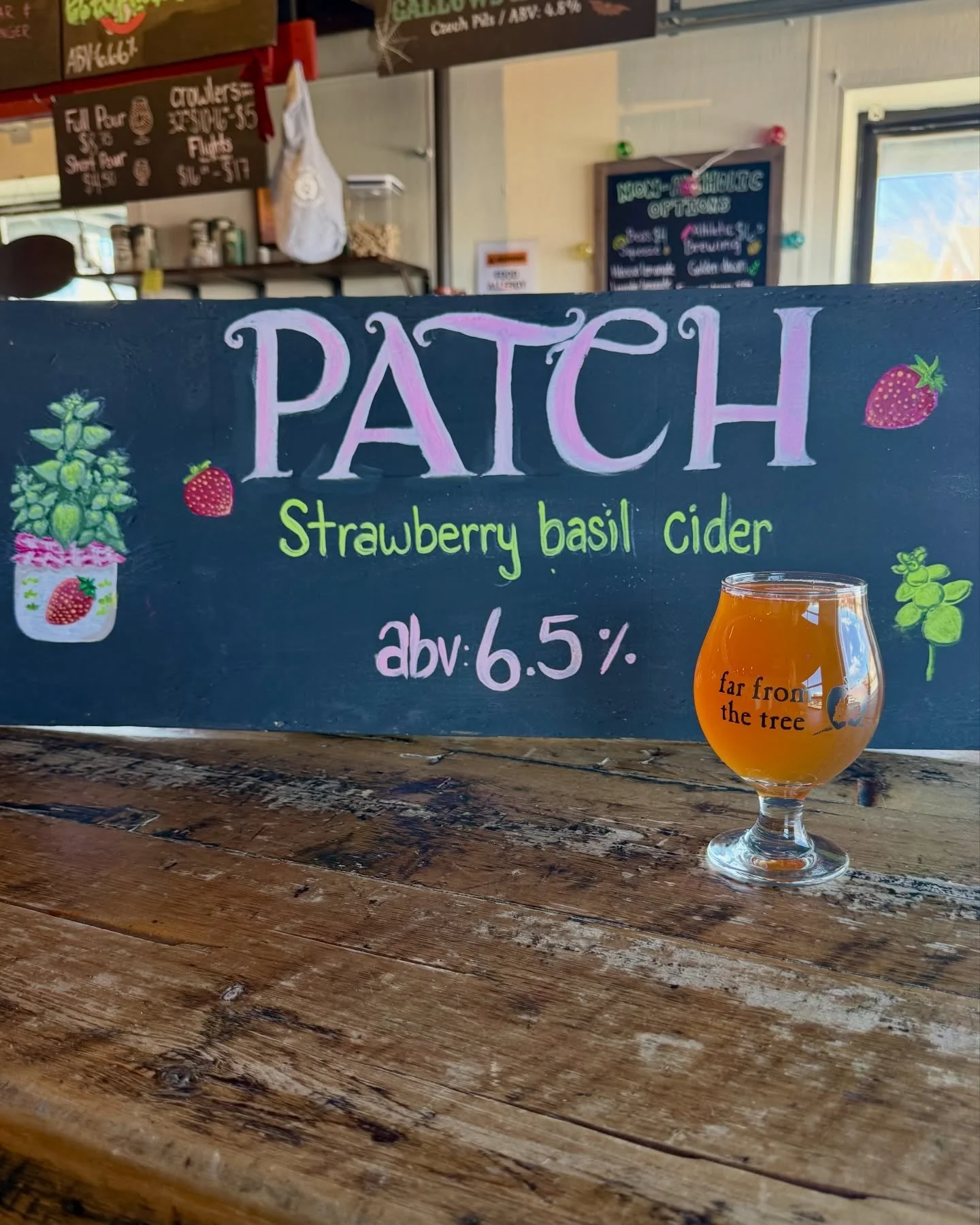 Patch is pouring 🍓🌿
made with sweet strawberries and fresh aromatic basil. Crisp, sweet, and ridiculously refreshing