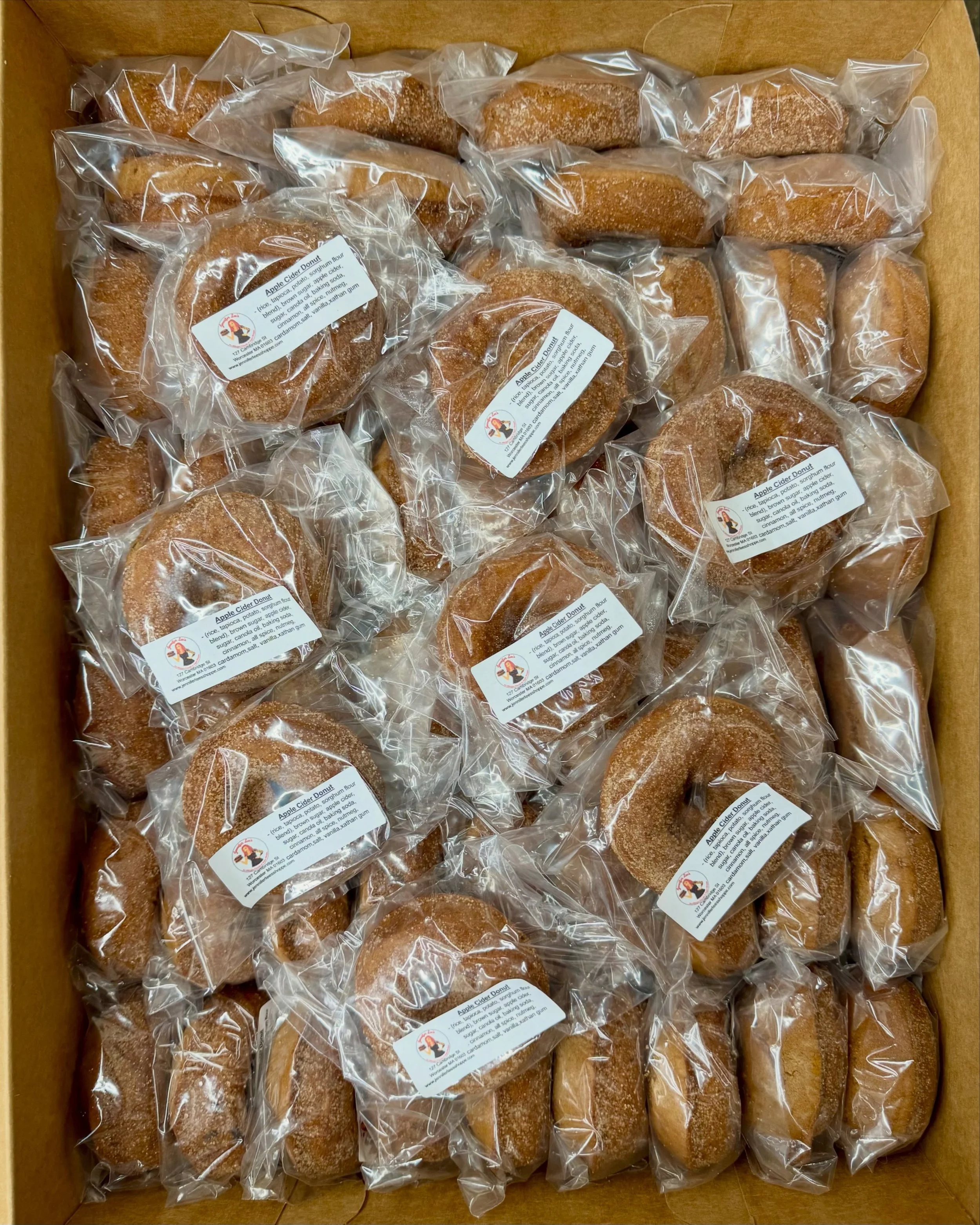 You can now get @msjenniferlee amazing Apple Cider Donuts at Far From the Tree every day! 

#ffttcider #appleciderdonuts #salemma #hardcider