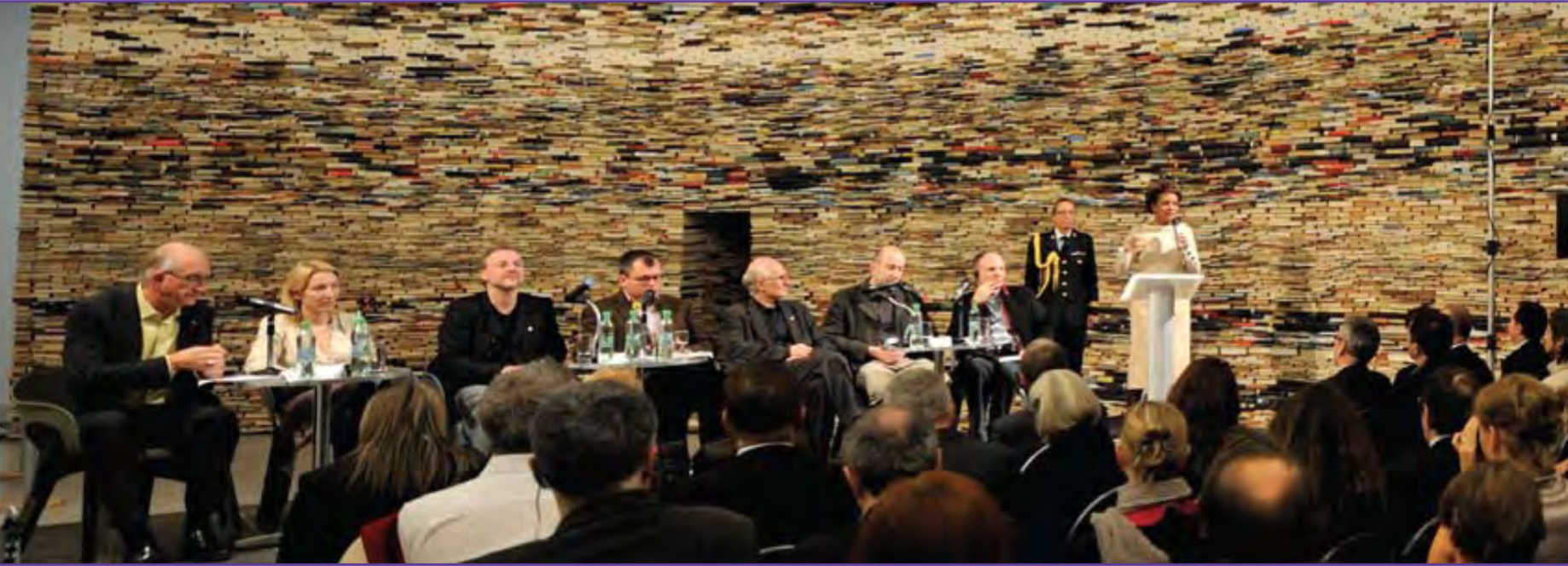 At La Fabrika Theatre, in Prague, His Excellency Jean-Daniel Lafond hosts an Art Matters forum to discuss the role of film and art in the promotion of political ideas and ideologies. Art Matters, a series of forums, provides exciting opportunities to bring together artists, academics and administrators to observe and discuss the challenges related to culture in society. Over 30 Art Matters forums have been held in Canada and abroad. 