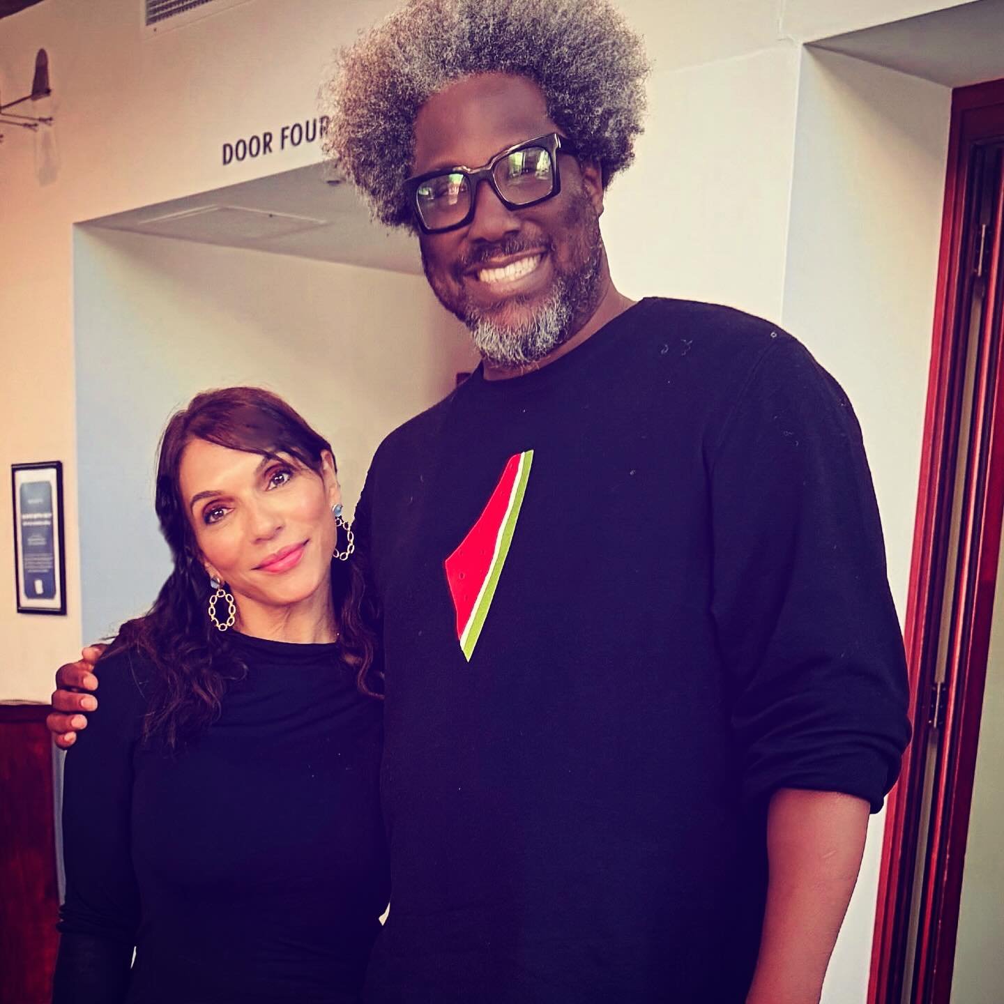 Thank you @wkamaubell for a seriously funny show in support of Bay Area arts organizations affected by recent funding cuts 🙏🏽
#whoswithme - one more show this afternoon at @berkeleyrep - catch it if you can 👏🏽👏🏽
Also: am I always this short??