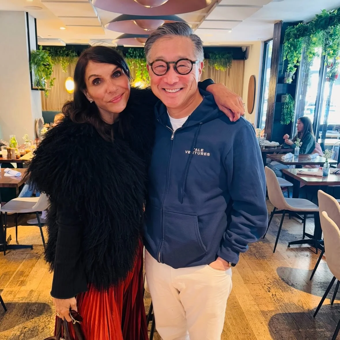 The loveliest lunch with this loveliest person🥰
@emilkang on the UWS today 🍂🍁