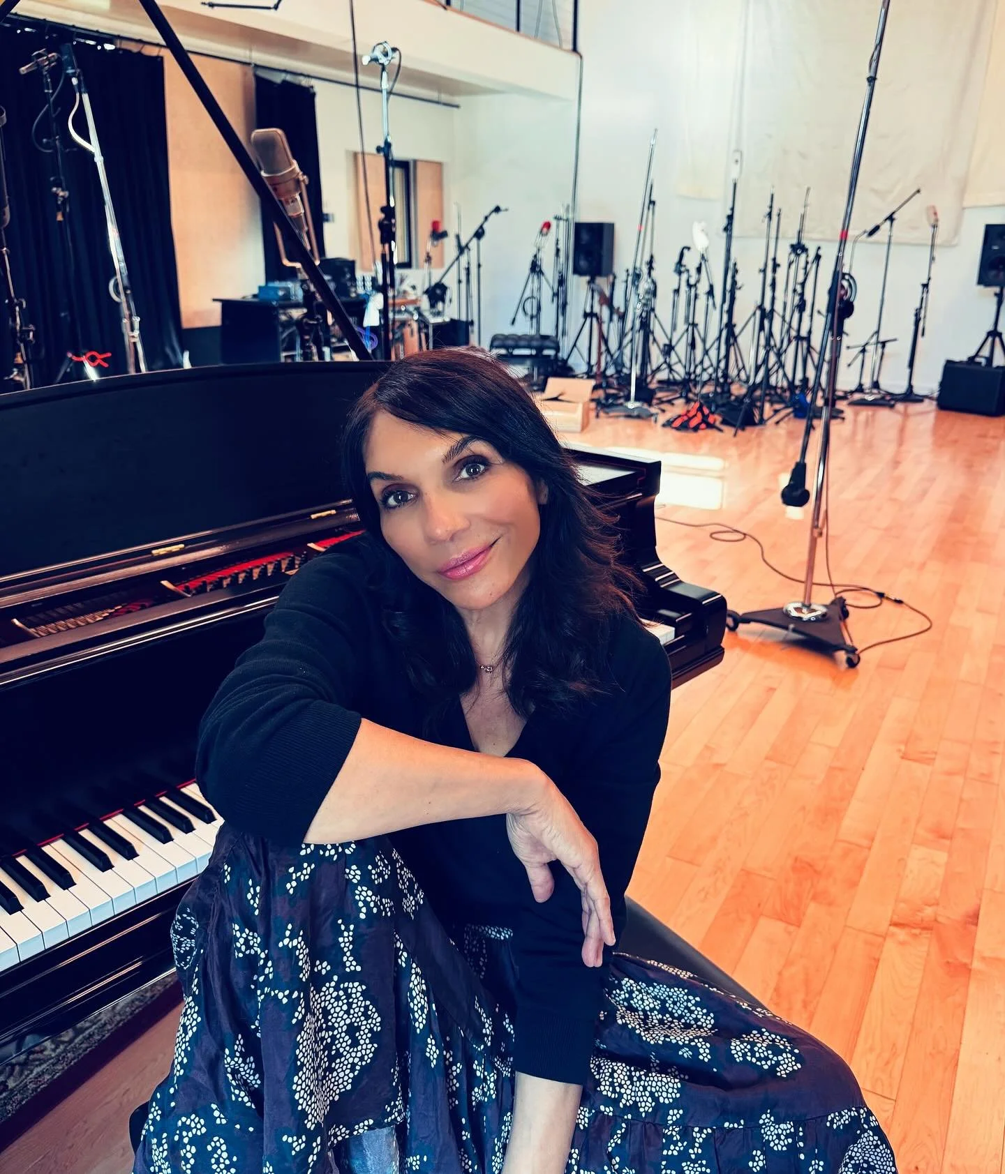 ‘Tis a lovely autumn up here at @abeshouse_studio 🍁🍂🎶
Something’s coming (obviously) 😉
@pentatonemusic