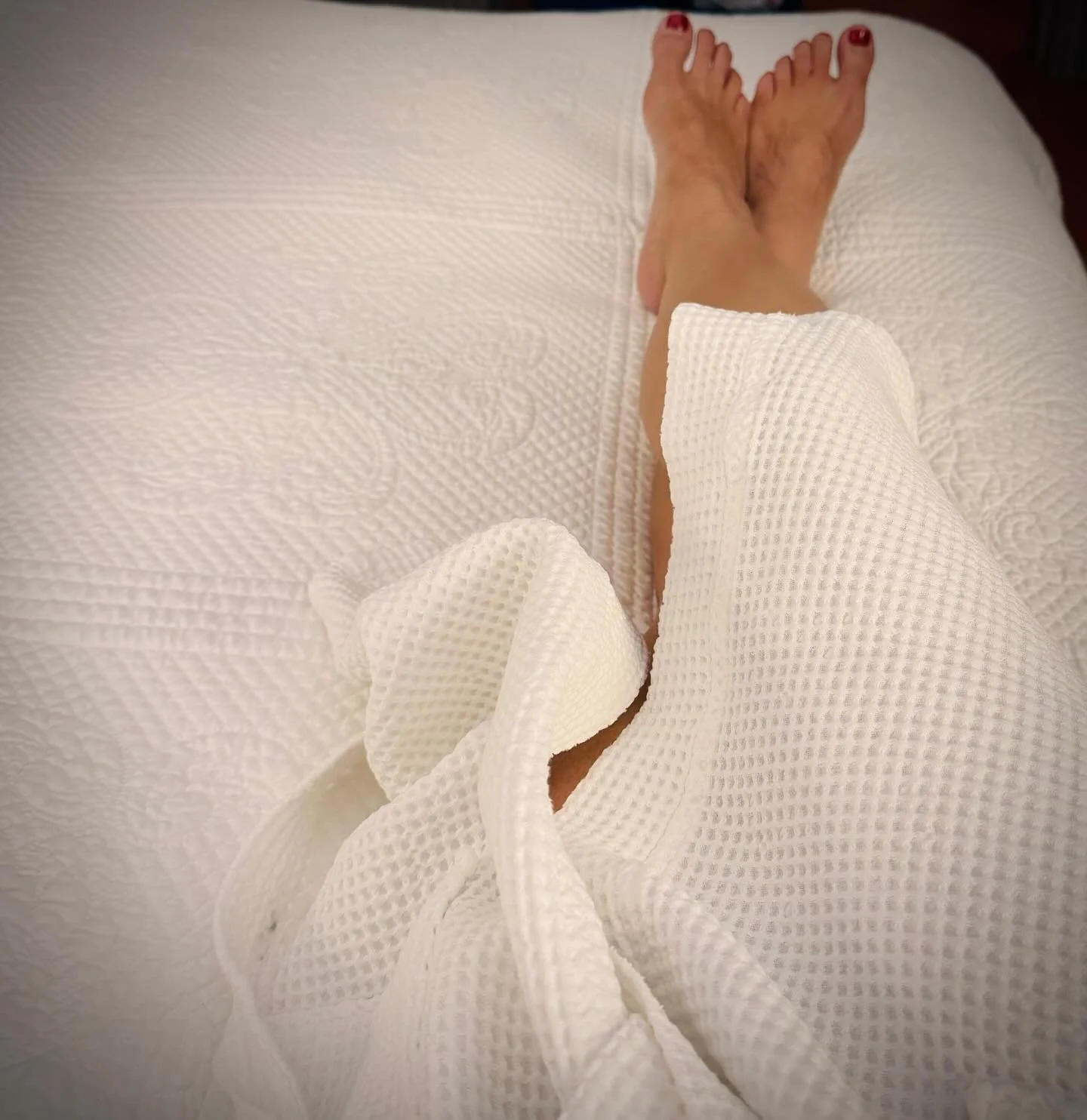 I did not love these last 2 hours of driving in the dark on lonesome roads in what must have been the first snow of the year in these Berkshire mountains, but I am so happy to have arrived at @massmoca to begin a new collaboration - excited for the w