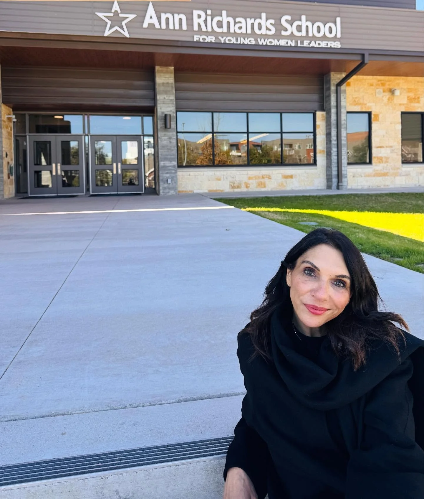 The next generation of women leaders joined @thedeclarationproject today at Ann Richards School 🏃🏽&zwj;♀️🏃&zwj;♀️🏃🏿&zwj;♀️🏃🏻&zwj;♀️
@ann_richards_school_foundation 
@kmfaclassical
