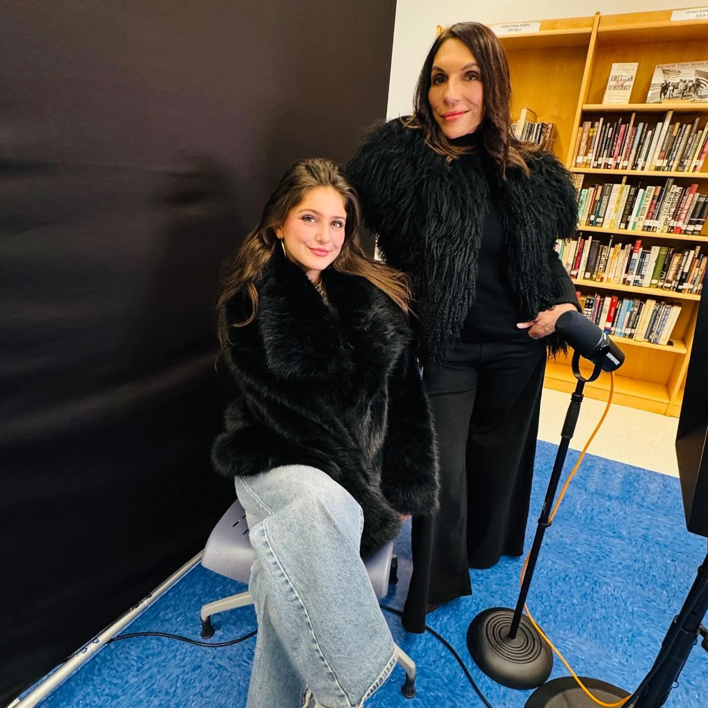 Birds of a feather, twinning and winning back in NYC with @lincolncenter and @thedeclarationproject today at @laguardia.arts ❤️🗽
The future is bright💫

📸 @micheleyang