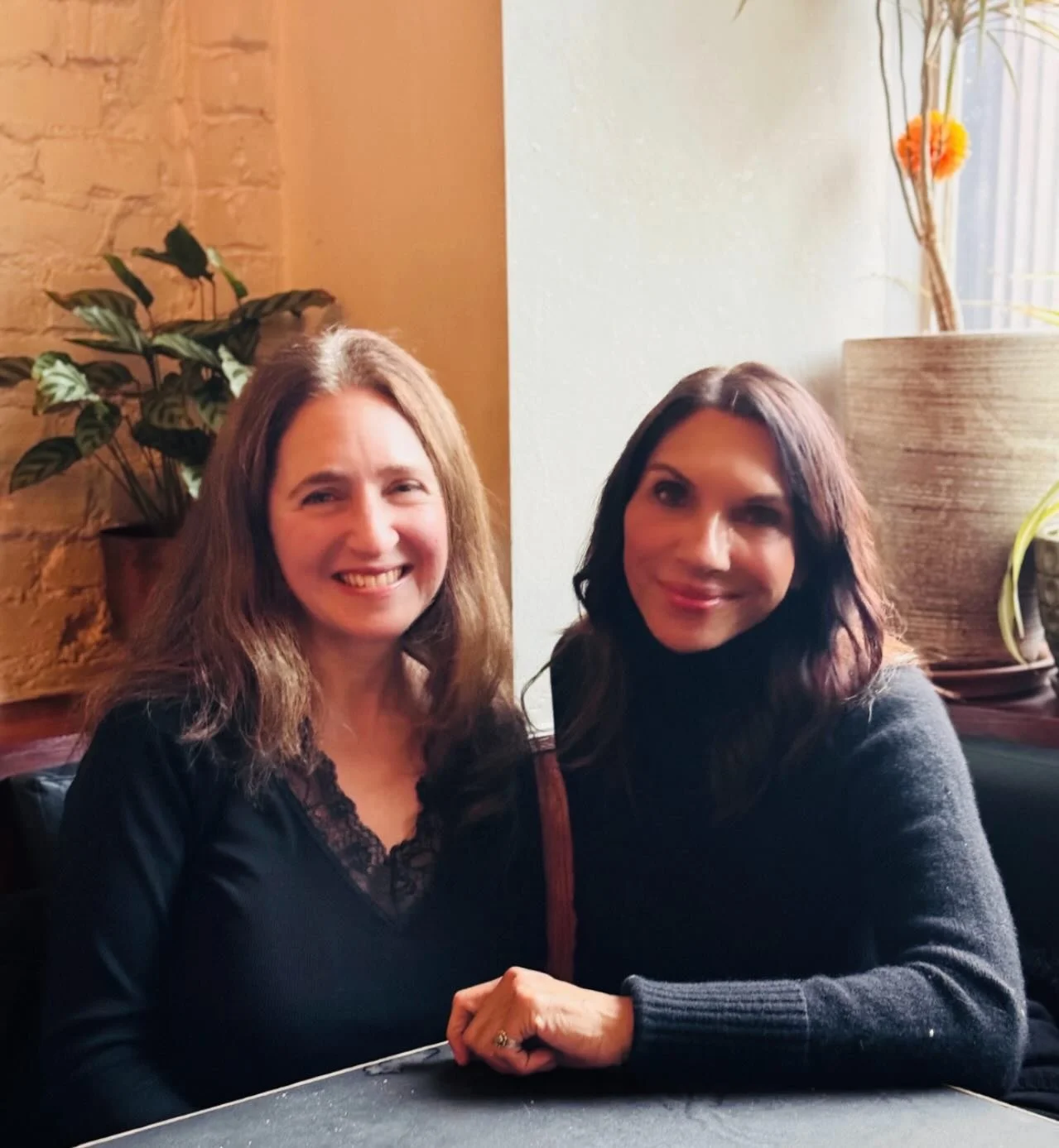 Staying warm in this chilly weather with @simonedinnerstein ❤️