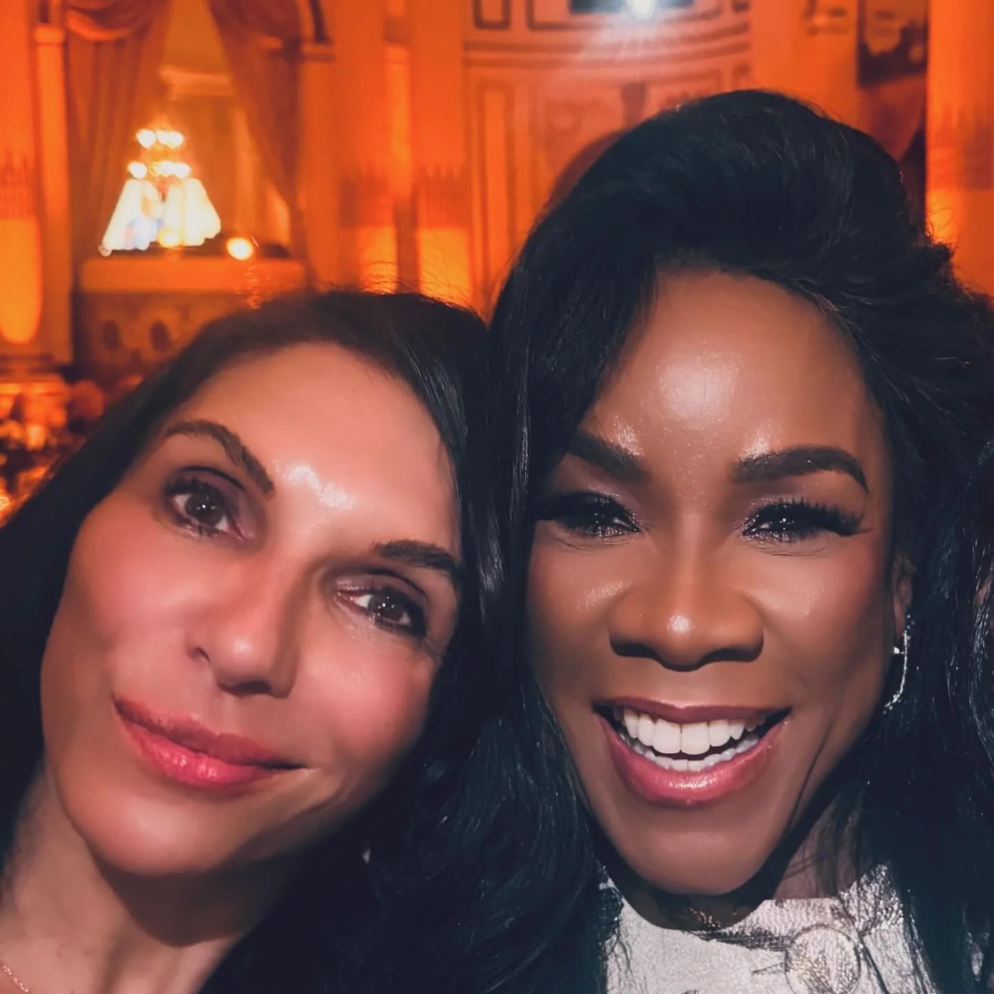 All these lovely people caring a whole lot about opera😍
It was such a joy to celebrate @gravesmontgomery induction into the @operaamerica Opera Hall of Fame🙌🏽
So much love and light. 
Flicka and @joycedidonato singing @jakeheggiemusic &ldquo;Let I