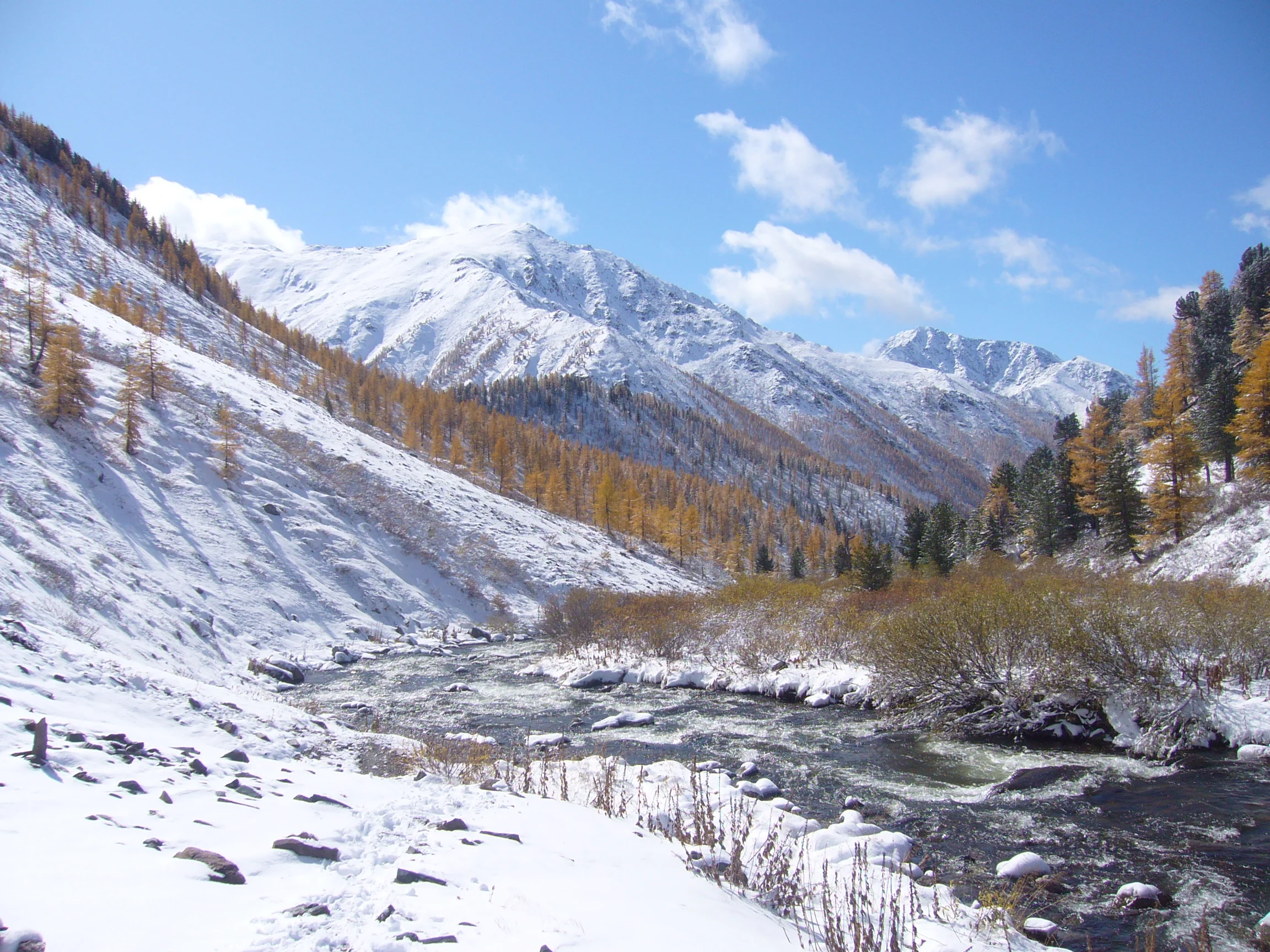 Road to the Oroi pass