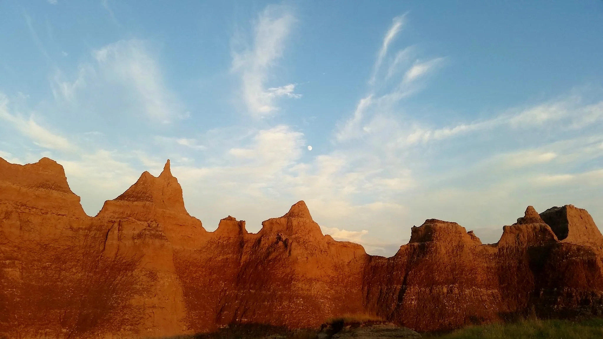 Sunset and moonrise in the Badlands